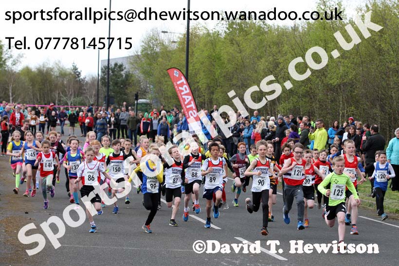 Boys and girls under-11s, Elswick Good Friday Road Races. Photo: David T. Hewitson/Sports for All Pics